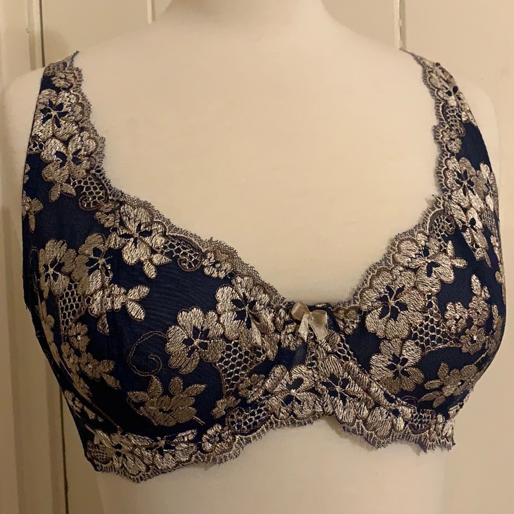 Navy lacy bra